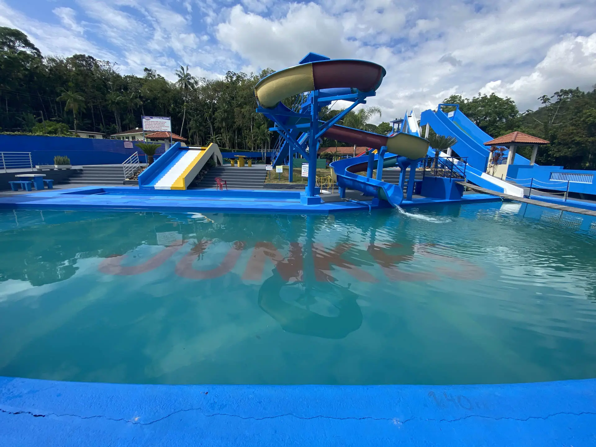 Primeiro grande parque aquático do Acre terá toboáguas radicais, rio lento  e até piscina de ondas